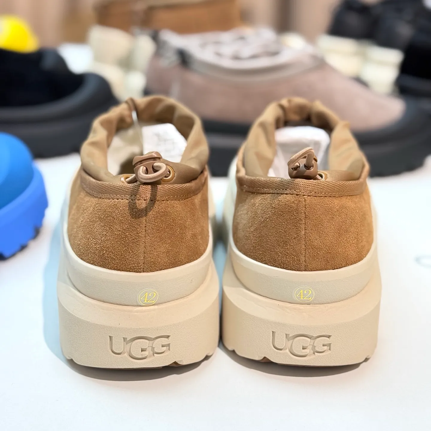 Local 💰600 Exclusive version Original OEM grade UGG Wang Yibo's same style High-end exclusive supply Pyramid-top workmanship quality High-end needs to come # Big advantage supply ❗️❗️❗️ Low-top men's and women's shoes size: 36 37 38 39 40 41 42 43 44#